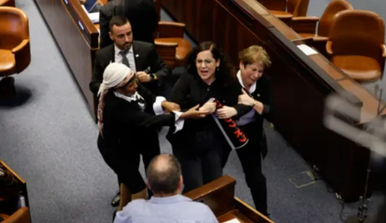 İsrail meclisi karıştı: Muhalif milletvekilleri salondan çıkarıldı