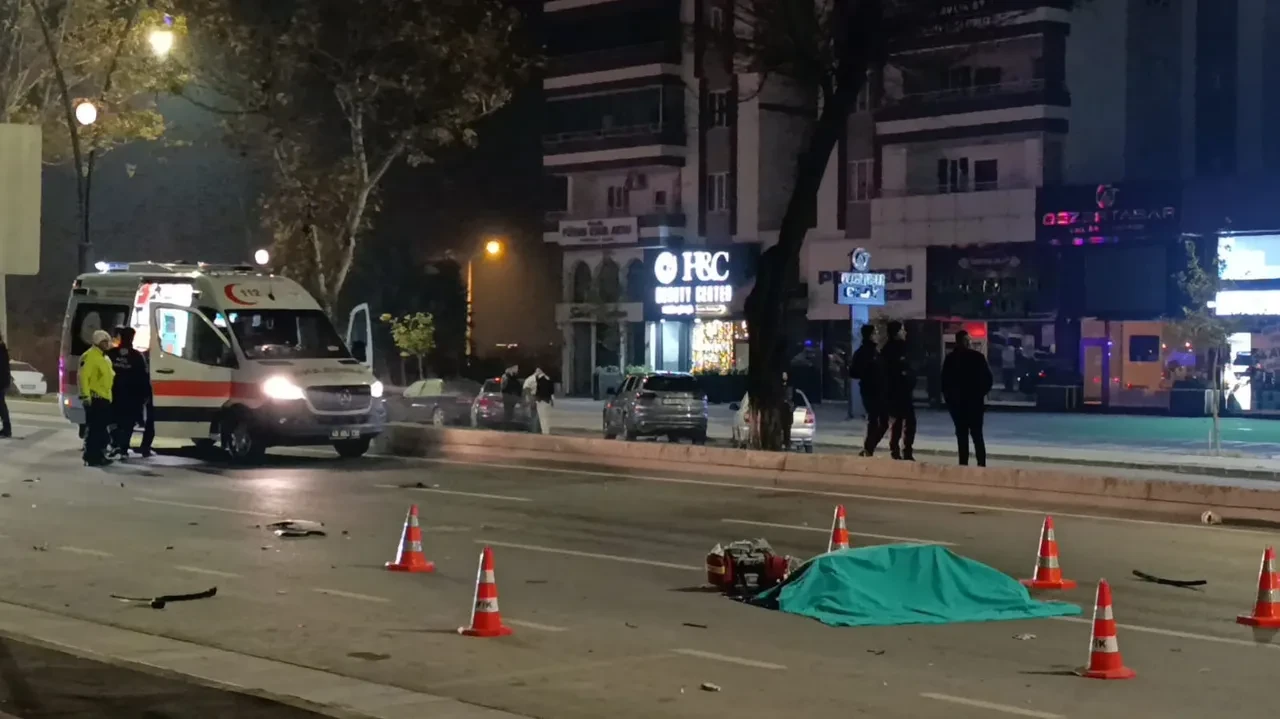 Kahramanmaraş'ta korkunç kaza! Yarış yapan otomobiller dehşet saçtı: 1 ölü, 1 ağır yaralı