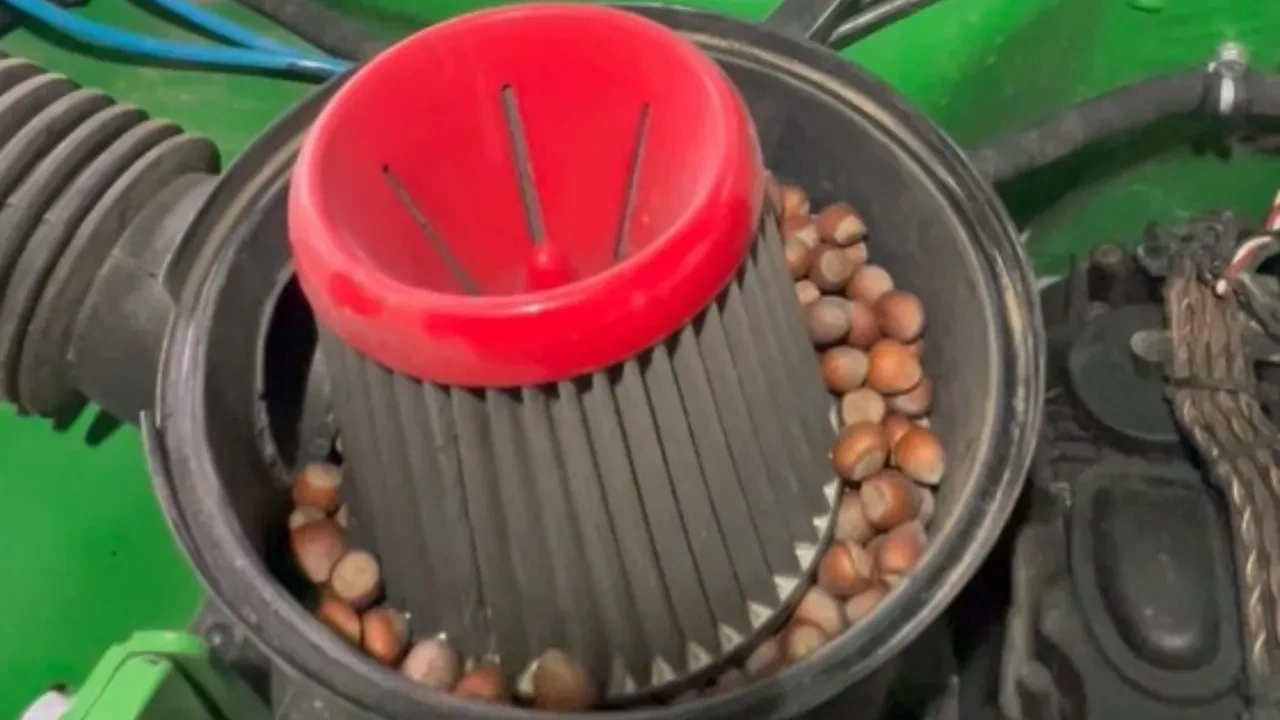 Off-road aracının hava filtresine giren sincaptan güldüren sürpriz! 