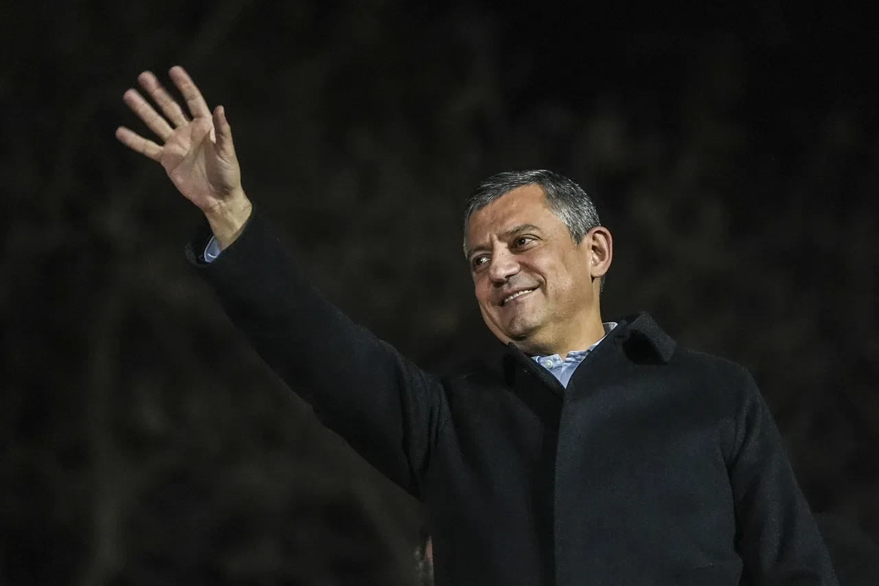 Özgür Özel'den vatandaşa tehlikeli çağrı: Meydanlara davet ediyorum