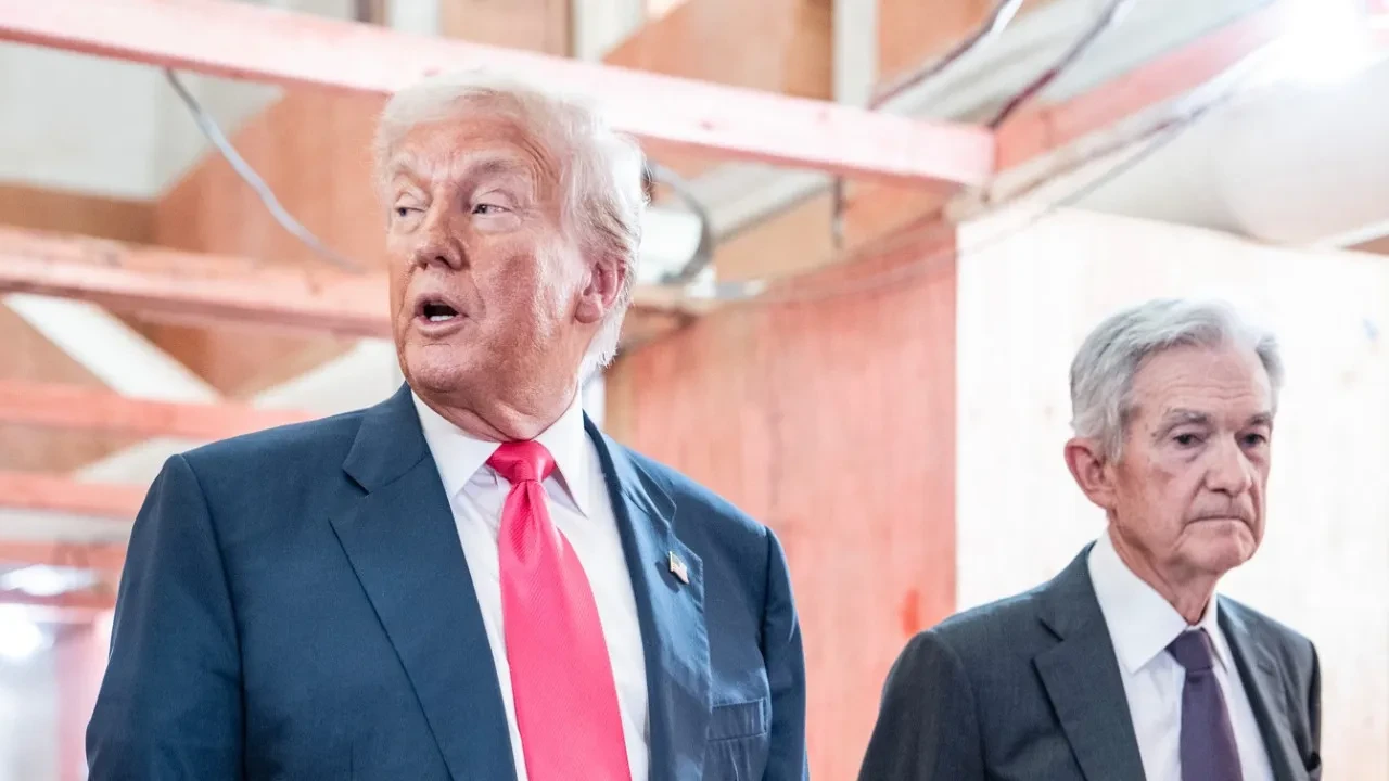 Trump’tan Fed çıkışı: Benimle aynı çizgide olmayan başkan olamaz