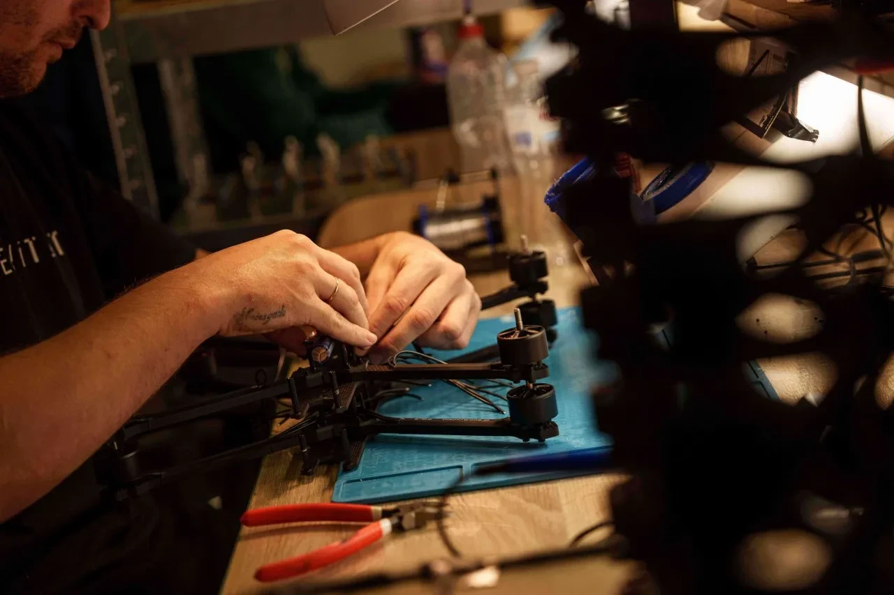 Ukrayna'dan Rusya'ya "1000 dolarlık" şok! 300 bin dolarlık dronu hurdaya çeviriyorlar