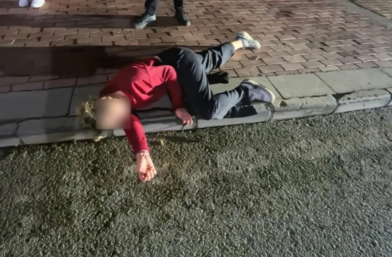 Vatandaşlar şaşkına döndü! Kendini yere atıp çığlık attı