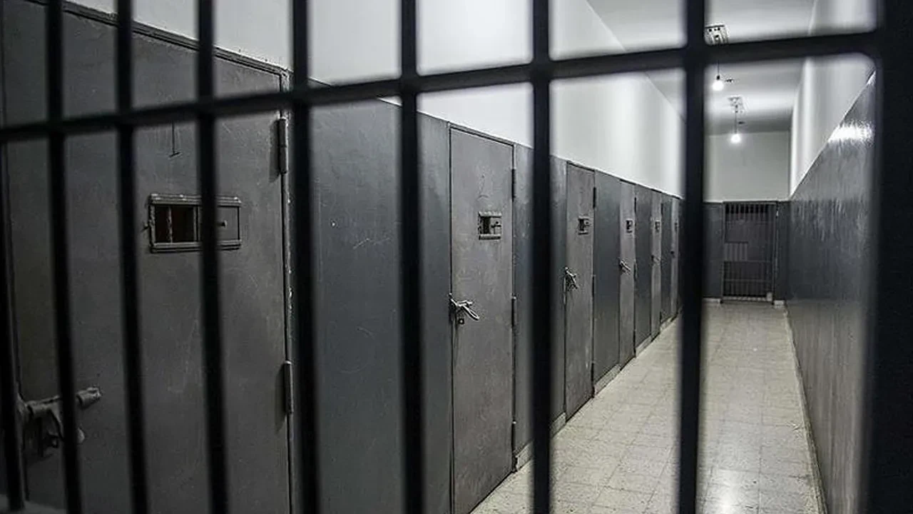 Bakan Tunç duyurdu: Cezaevlerinde tahliyeler başladı