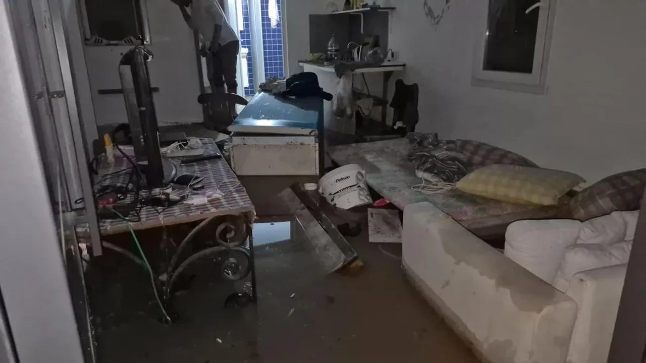 Bodrum'da sağanak yağış: Sokaklar göle döndü, ev ve iş yerlerini su bastı