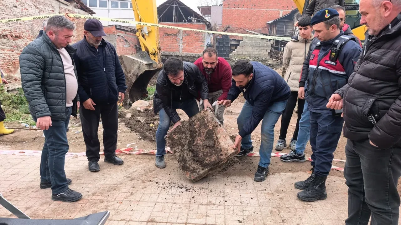 Bursa’da esrarengiz olay! Kazı sırasında ortaya çıktı, jandarma ablukaya aldı