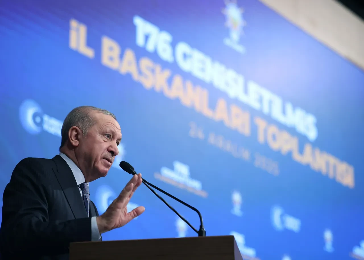 Cumhurbaşkanı Erdoğan'dan muhalefete sert gönderme! "Batılılara karşı ezik, kendi insanına kaba"