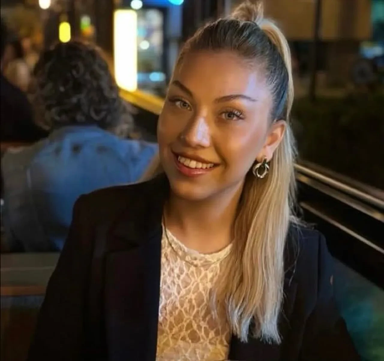 Eşine sokak ortasında vahşice saldırdı! 12 yerinden bıçaklanan kadın kanlar içinde yere yığıldı: Cani kocanın cezası belli oldu 