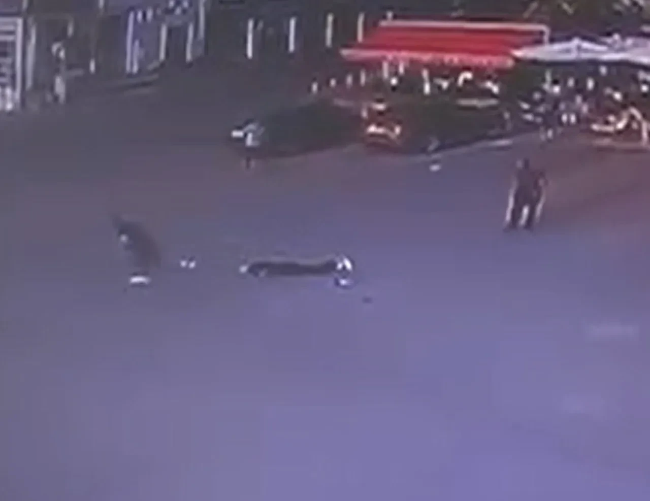 Eşine sokak ortasında vahşice saldırdı! 12 yerinden bıçaklanan kadın kanlar içinde yere yığıldı: Cani kocanın cezası belli oldu 