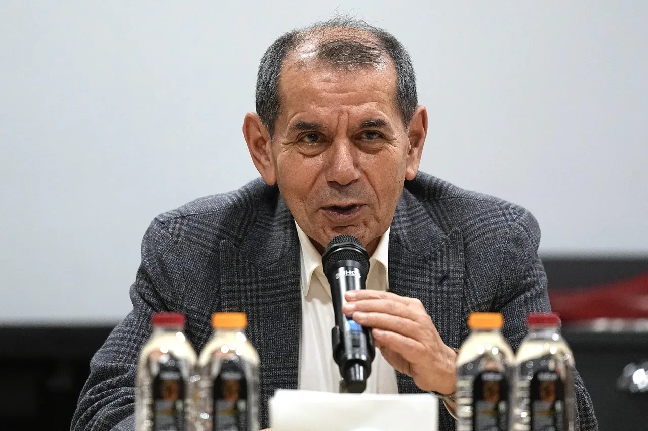 Galatasaray'da transfer harekatı: Yönetim 2 ismin biletini kesti!