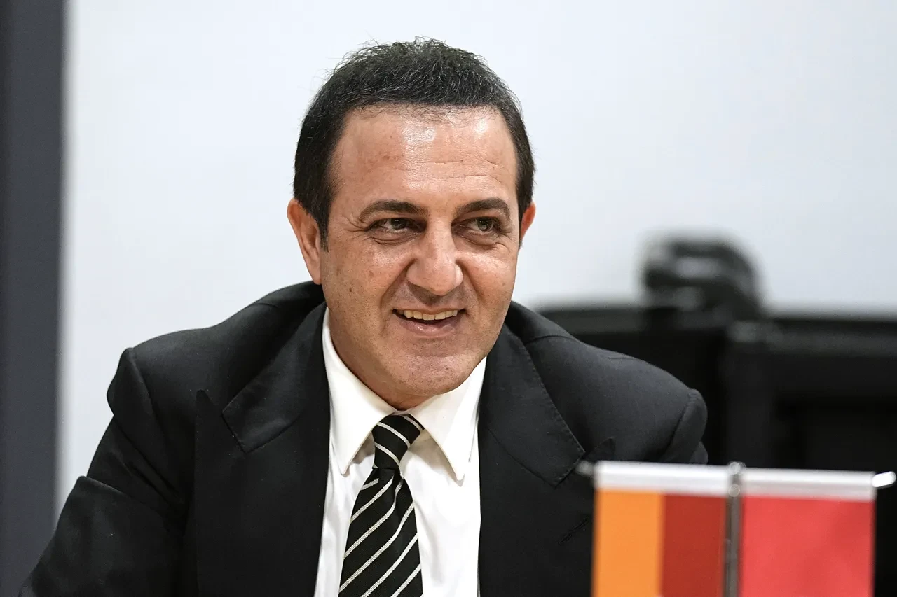 Galatasaray'da transfer harekatı: Yönetim 2 ismin biletini kesti!