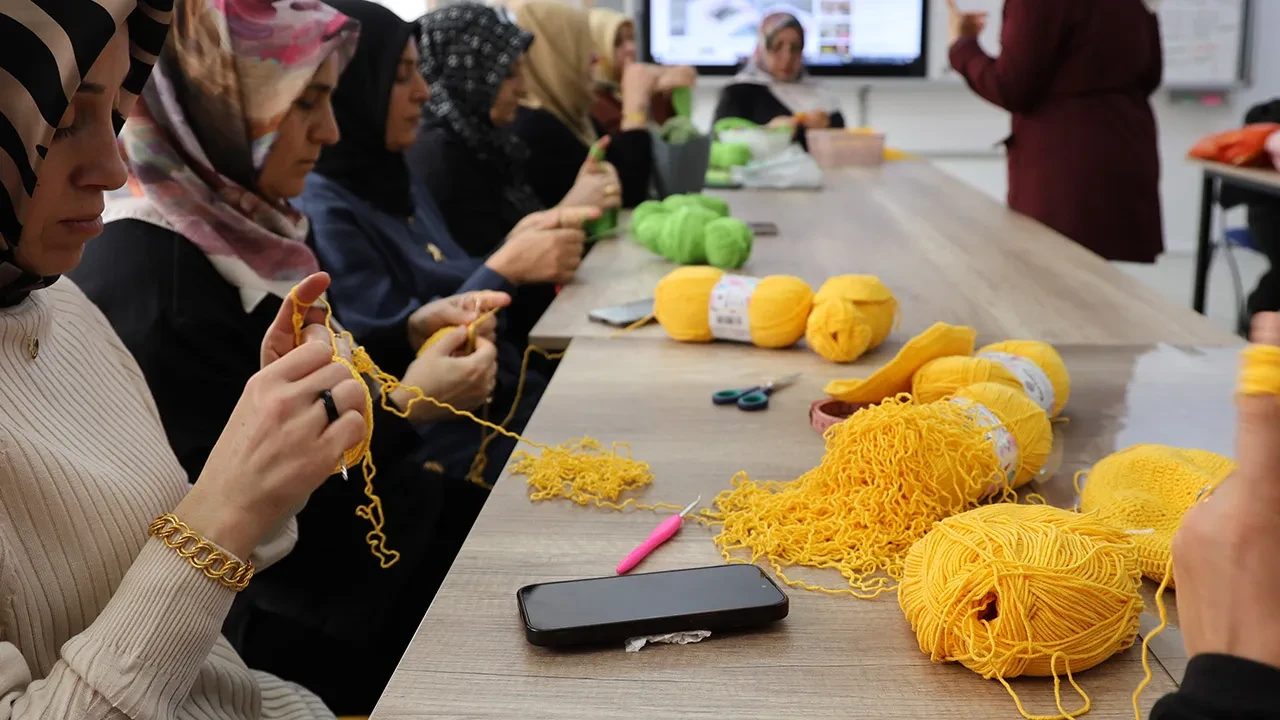 İngiltere'den Elazığ'a sipariş yağıyor! 20 kadın üretiyor: Yoğun talep var