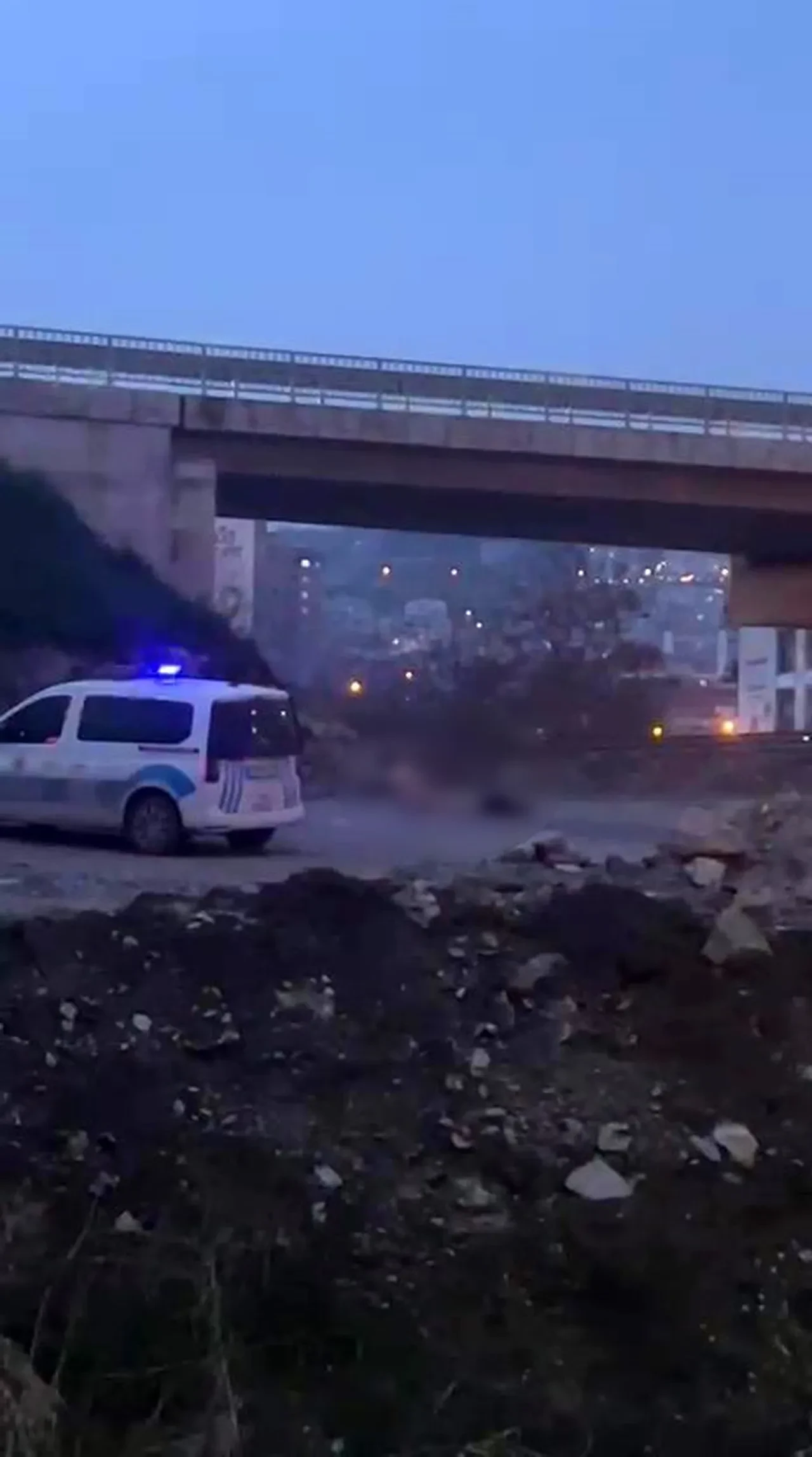 Köprü altında akıllara durgunluk veren görüntü! 