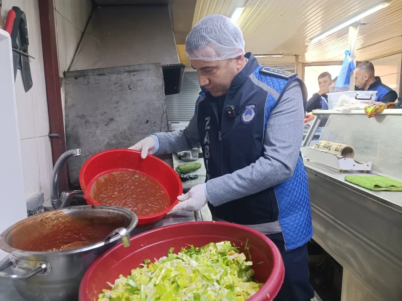 Kova dolusu baharatın içinden çıkanlar ekipleri şoke etti 