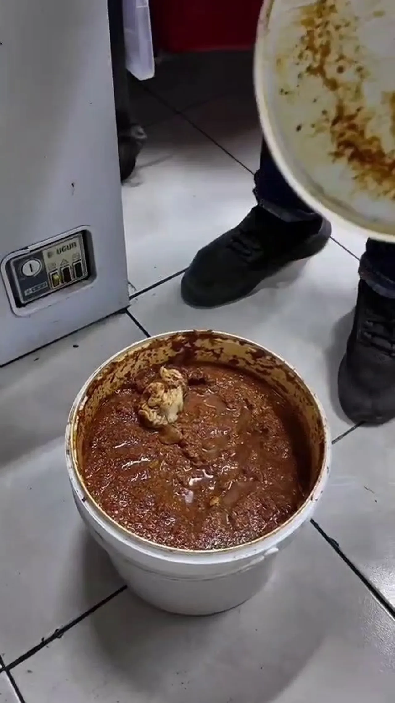 Kova dolusu baharatın içinden çıkanlar ekipleri şoke etti 