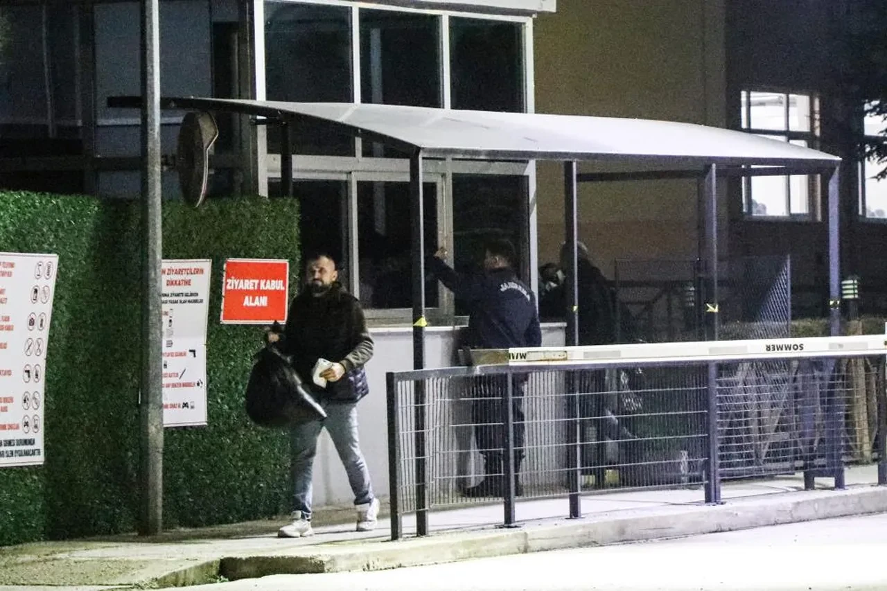 Mahkumların tahliyesi başladı! Cezaevi önünde bekleyen vatandaşın uyarısı olayı özetledi