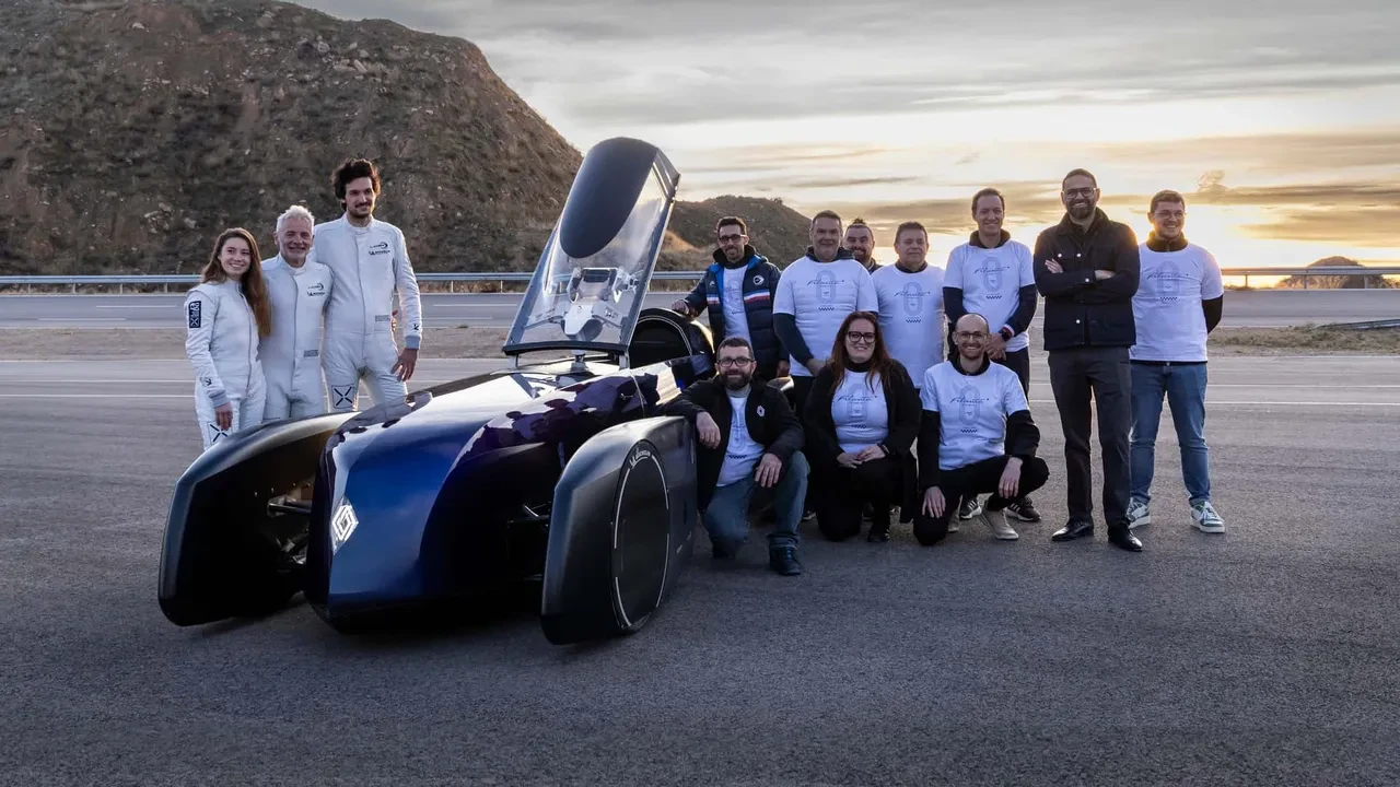 Renault’dan 1000 KM menzilli geleceğin otomobili