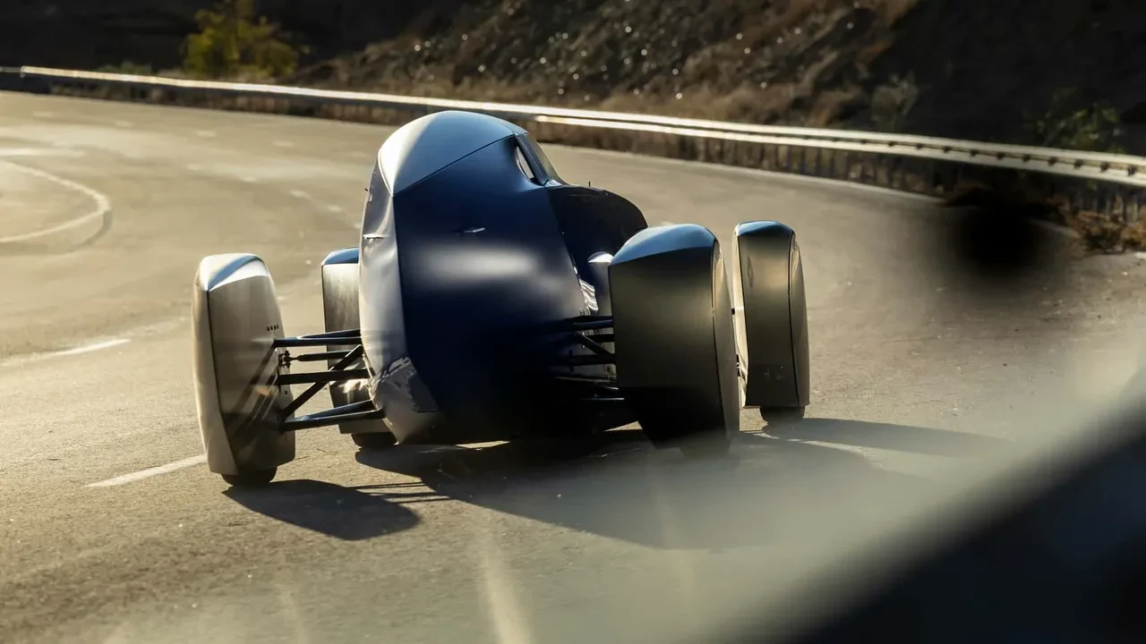 Renault’dan 1000 KM menzilli geleceğin otomobili