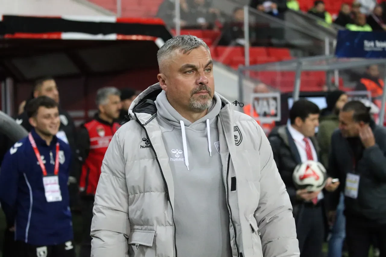 Samsunspor'un hocası Reis'ten Musaba'ya Fenerbahçe tepkisi: Bu davranış saygısızca