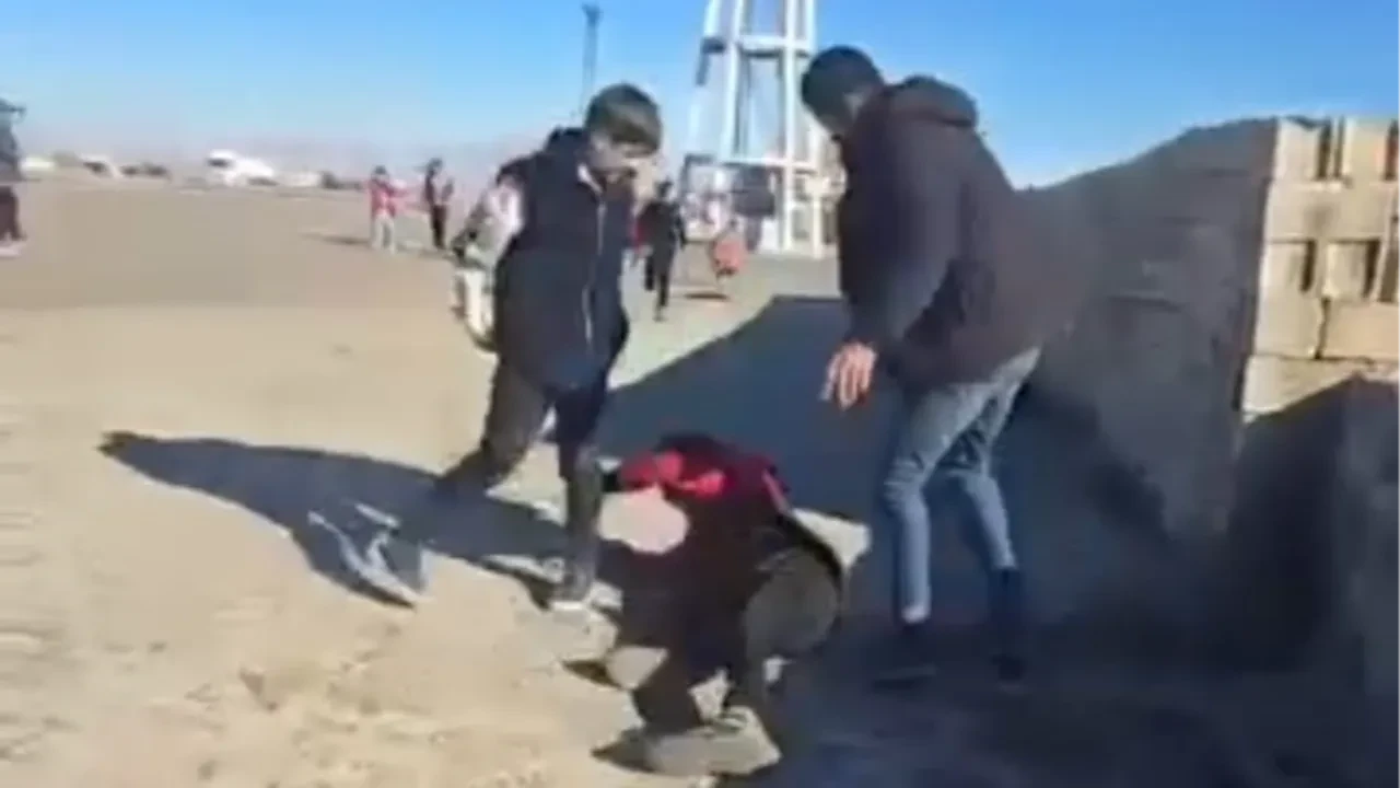 Tekme ve yumruklarla dakikalarca darp etti: Şırnak'ta akran zorbalığı kamerada! 