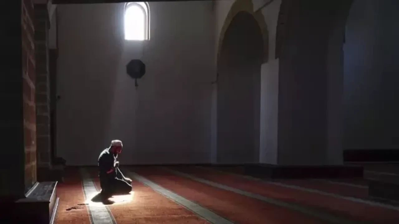 Tesbih namazı kaç rekattır nasıl kılınır? Bu gece Regaib Kandili
