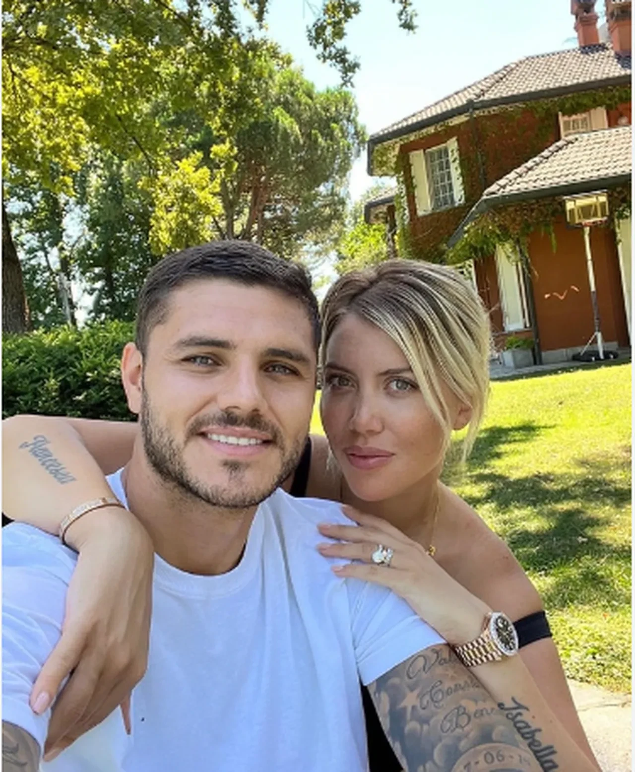 Wanda Nara Mauro Icardi'ye tavuk büyüsü yaptırdı! Icardi tavuk kümesine girerek olayı tiye aldı 