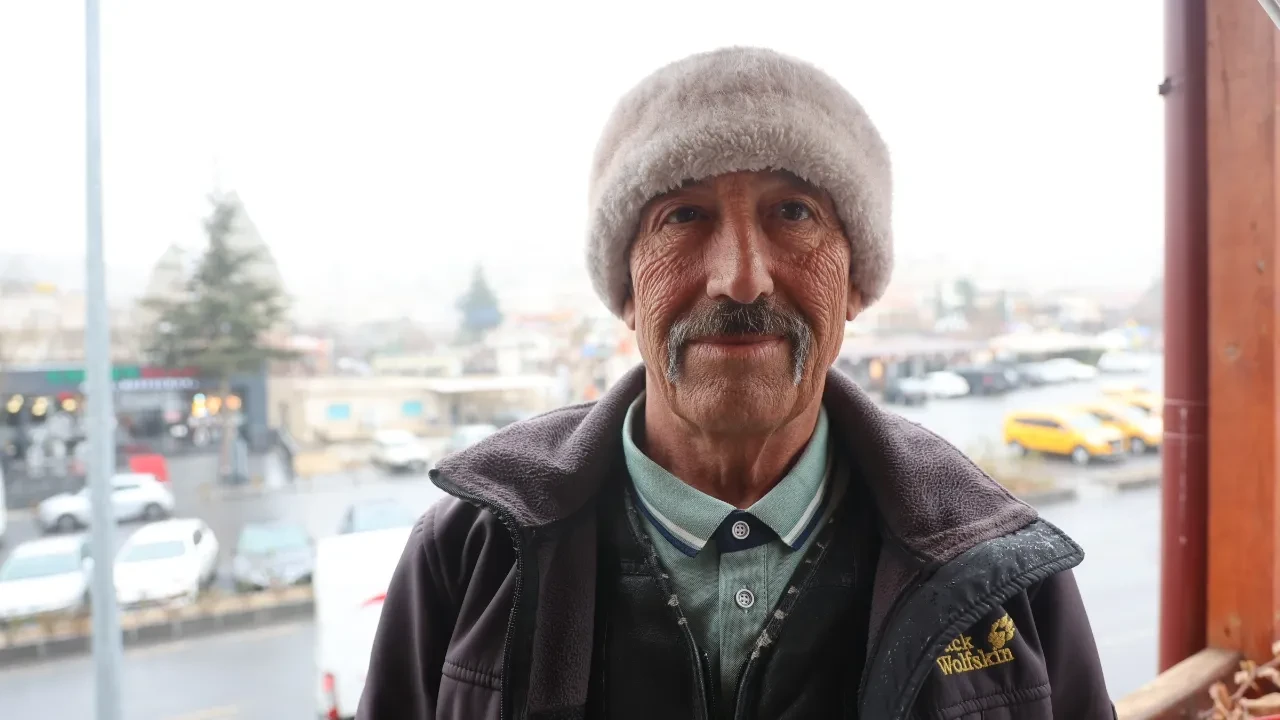 9 dil biliyor, görenler hayrete düşüyor!