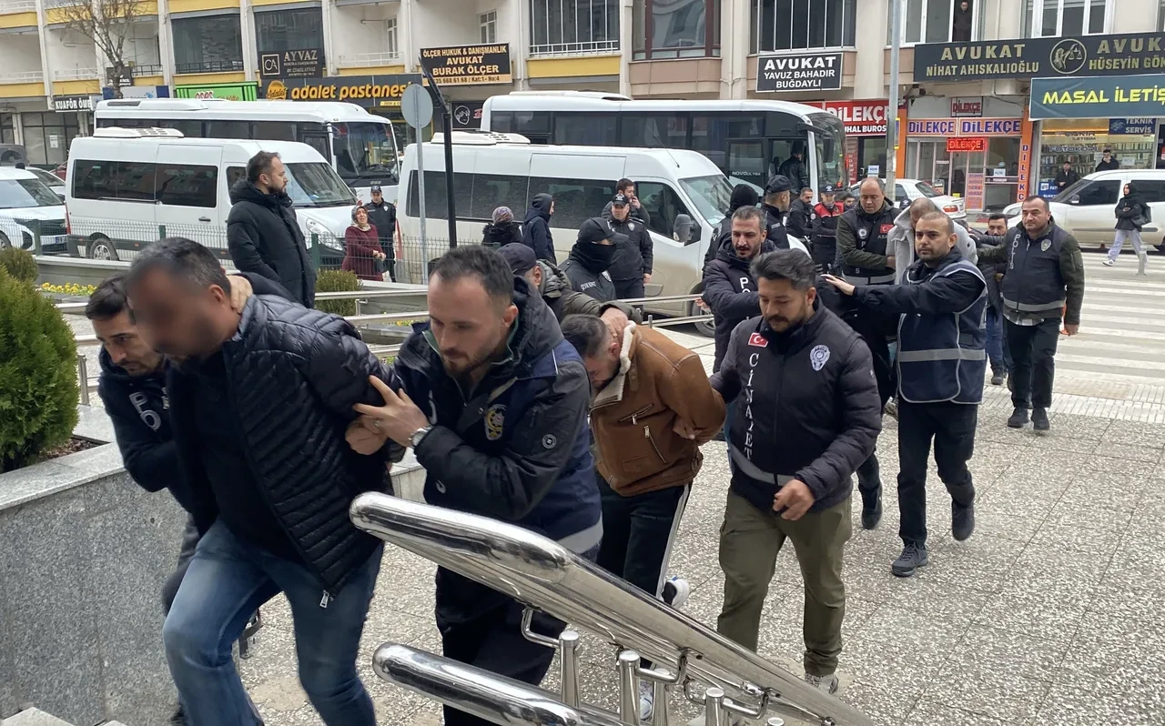 Araç satışı üzerinden büyük vurgun! Milyonlarca liralarından oldular