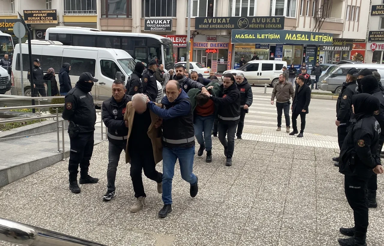 Araç satışı üzerinden büyük vurgun! Milyonlarca liralarından oldular