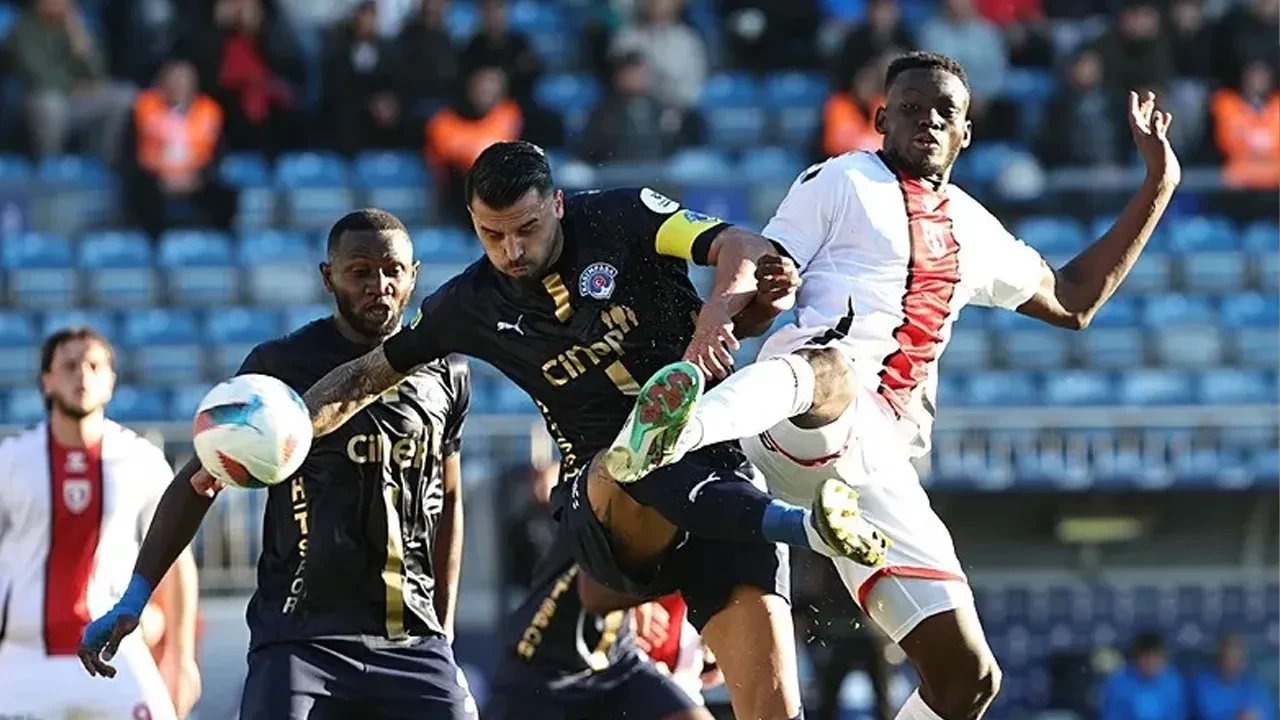 Bahis soruşturmasında yeni dalga! Erden Timur ve çok sayıda isim gözaltına alındı 