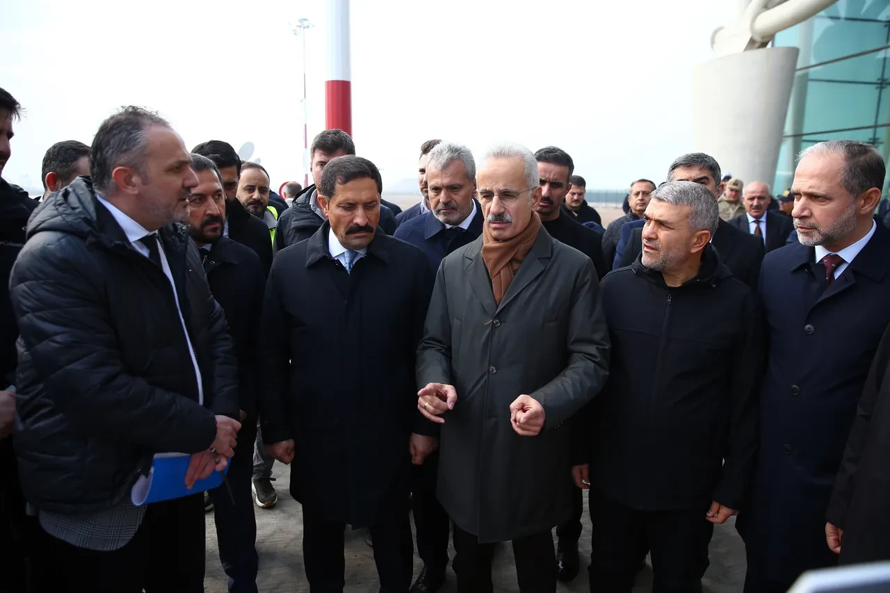 Bakan Uraloğlu duyurdu: Yeni havalimanı için tarih belli oldu