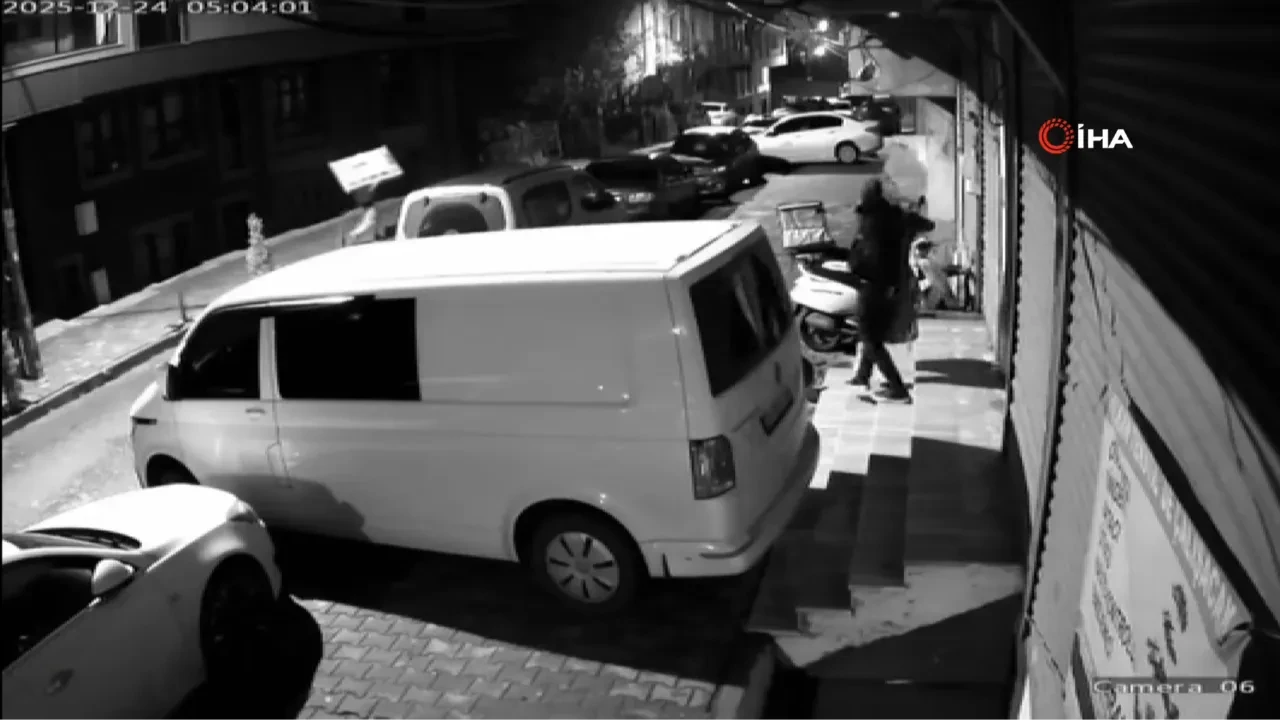 Başakşehir’de binadan bisiklet ve televizyon çalan hırsız kamerada!