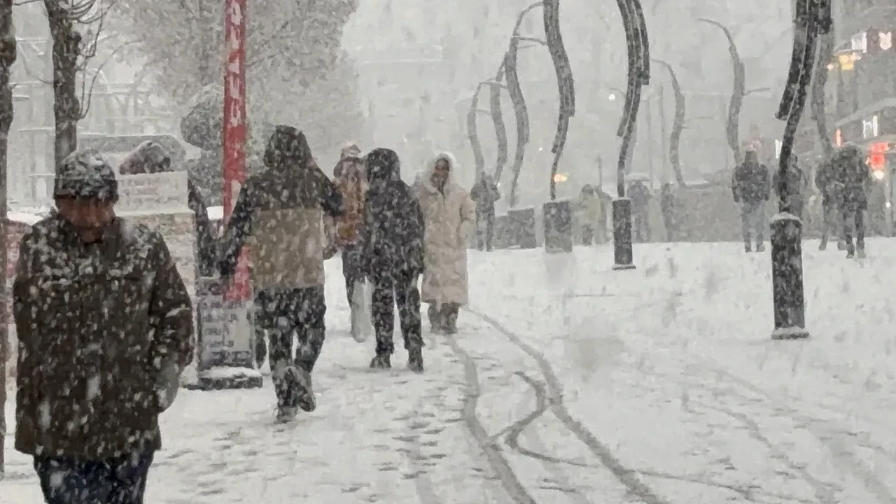 Bolu Valiliğinden "yoğun kar" uyarısı: 20 santimi aşacak