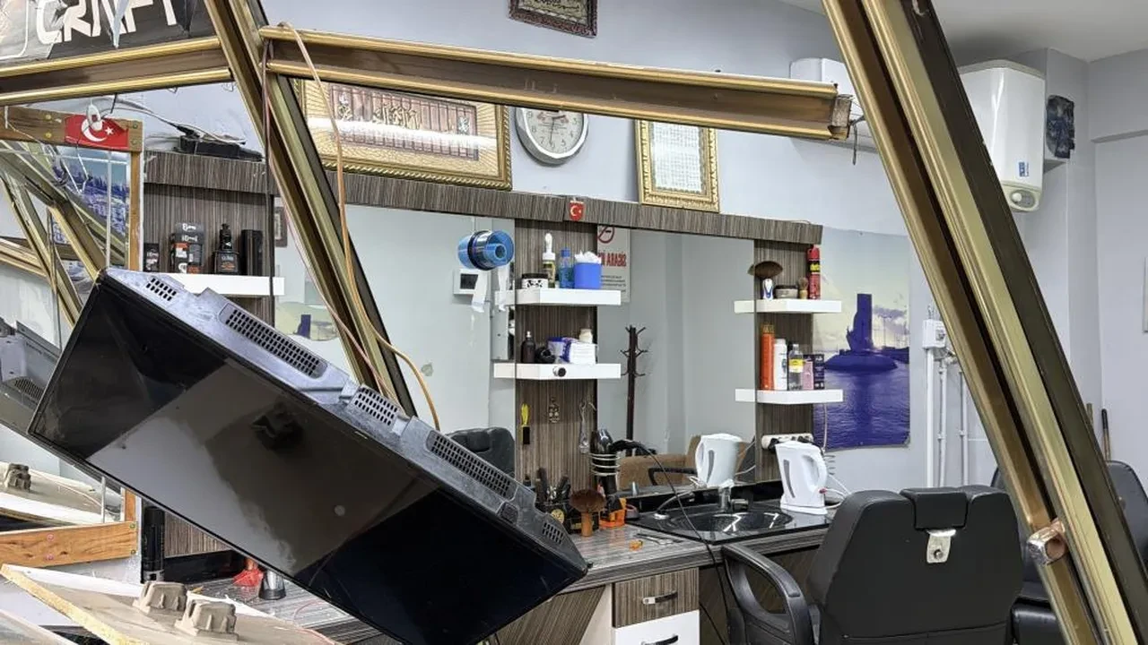 İstanbul'da bir garip kaza! Tıraş olurken araba çarptı