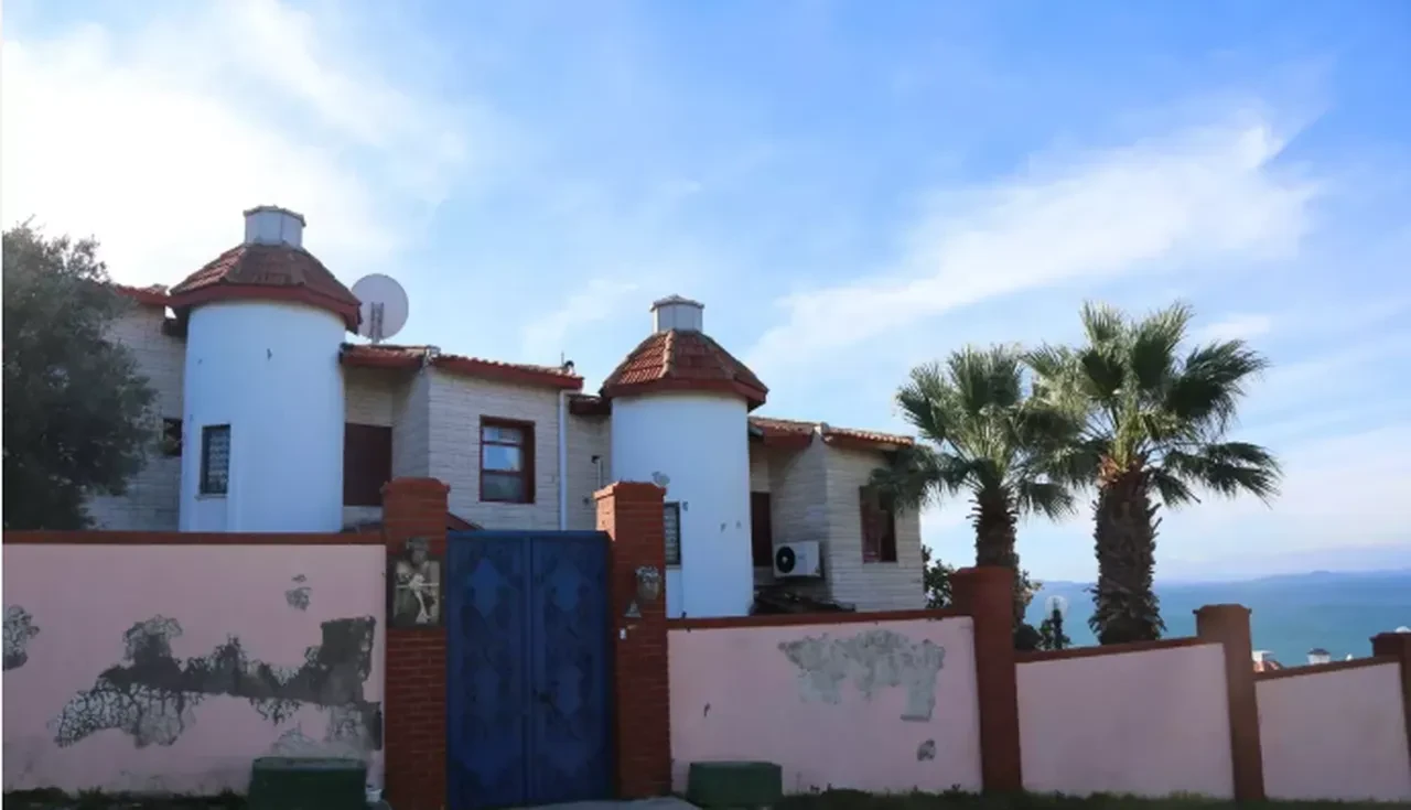 Kayahan'ın köşkü satışa çıkarıldı! İstenen rakam dudak uçuklattı