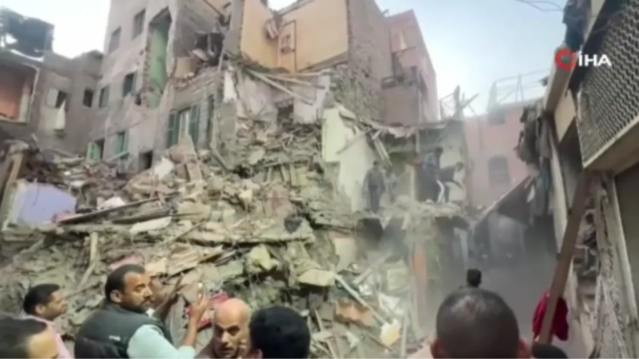 Mısır'da beş katlı bina çöktü! Çok sayıda ölü var