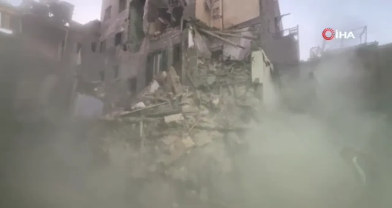 Mısır'da beş katlı bina çöktü! Çok sayıda ölü var