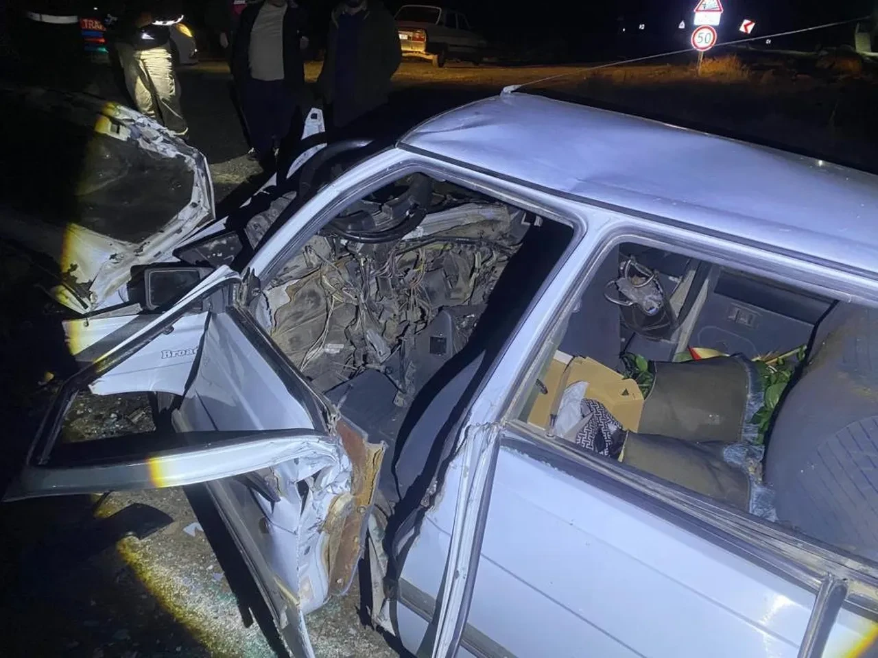 Şanlıurfa'da can pazarı! Otomobiller kafa kafaya çarpıştı