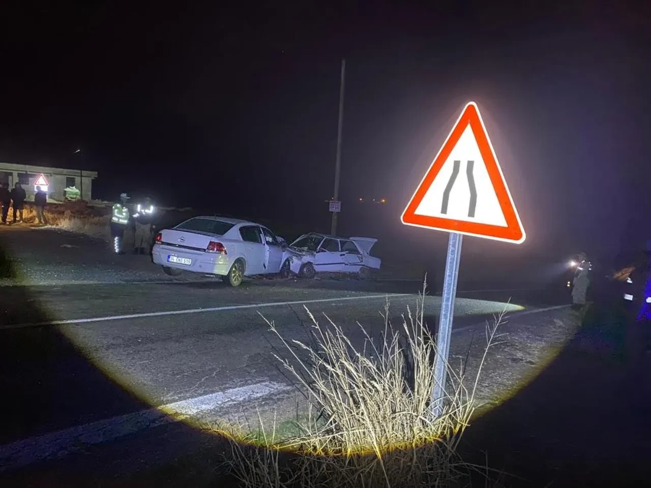 Şanlıurfa'da can pazarı! Otomobiller kafa kafaya çarpıştı