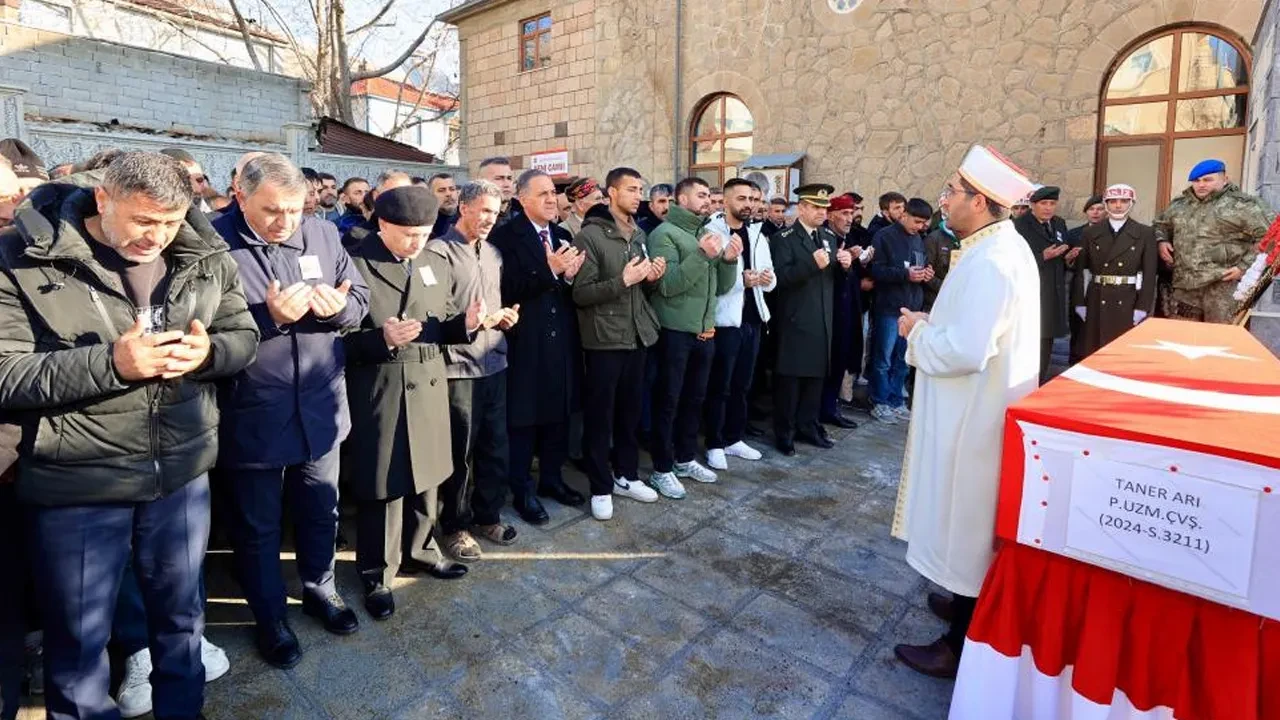 Şehit Uzman Çavuş Taner Arı ebediyete uğurlandı! Cenazedeki detay yürek yaktı