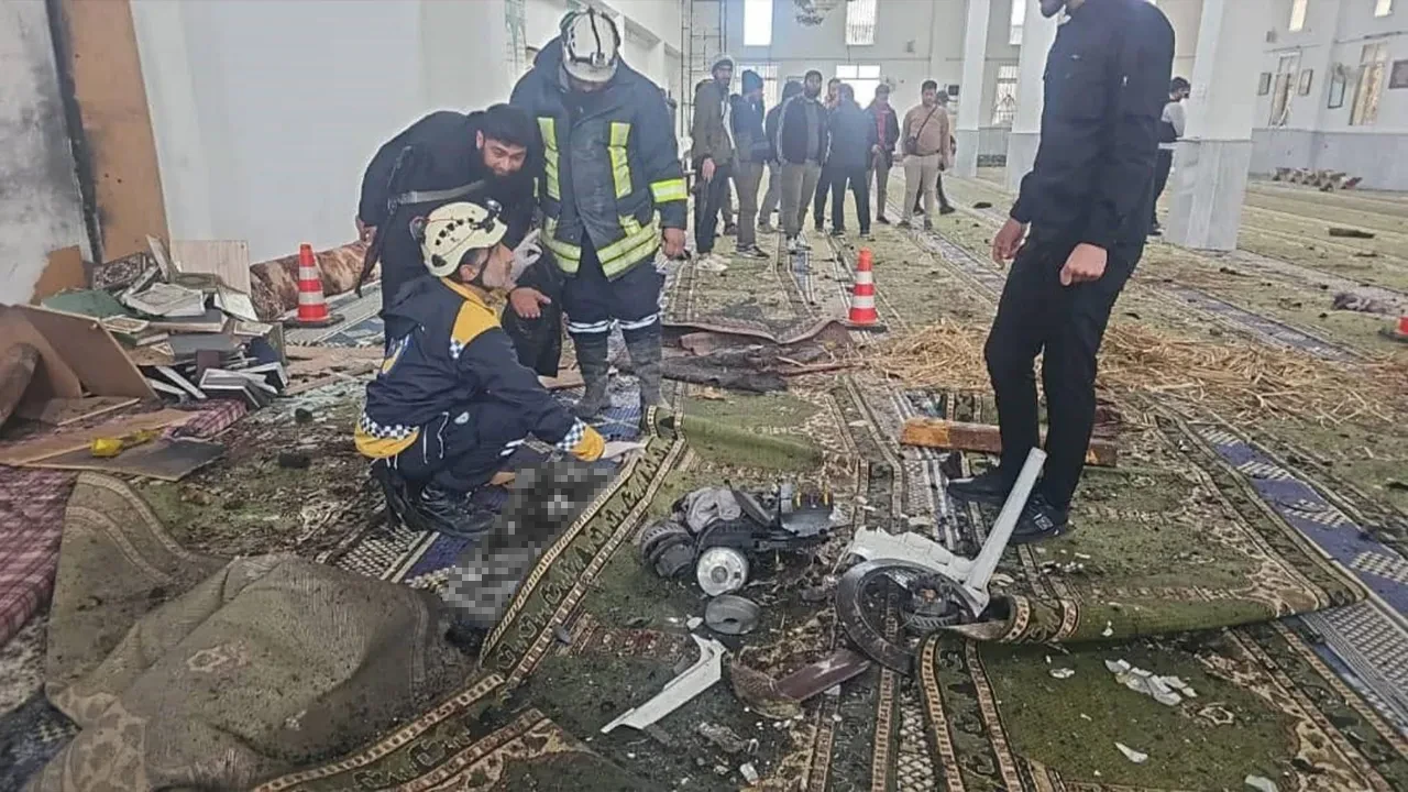 Suriye'de camiye bombalı saldırı! Ölü ve yaralılar var 