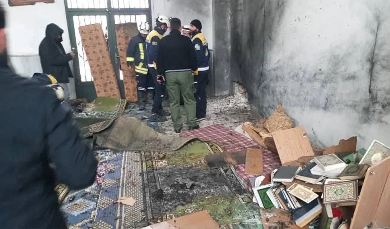 Suriye'de camiye bombalı saldırı! Ölü ve yaralılar var 