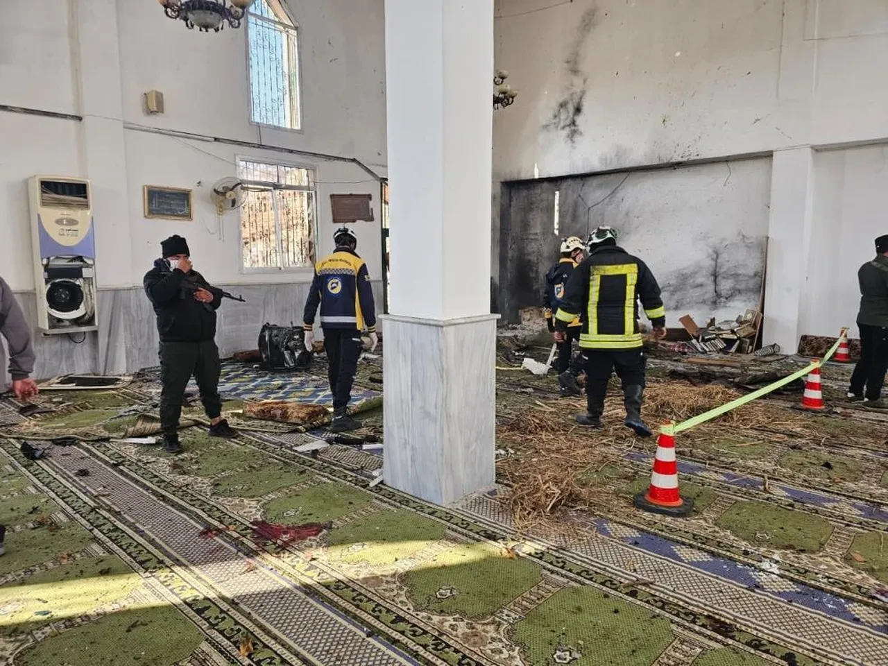 Suriye'de camiye bombalı saldırı! Ölü ve yaralılar var 