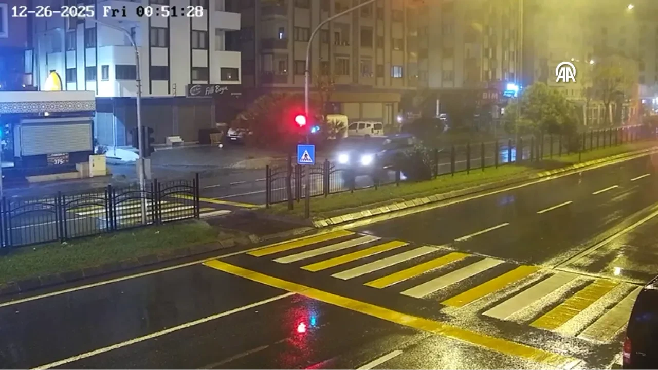 Trabzon'da feci kaza! Otomobilin kırmızı ışıkta çarptığı motosikletin sürücüsü öldü