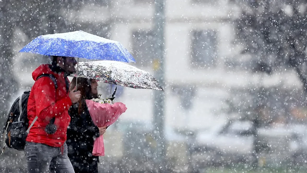 Türkiye'nin yarısını kar fırtınası vuracak! Meteoroloji, AFAD ve İçişleri Bakanlığı'ndan peş peşe uyarılar: Buzlanma, don, tipi