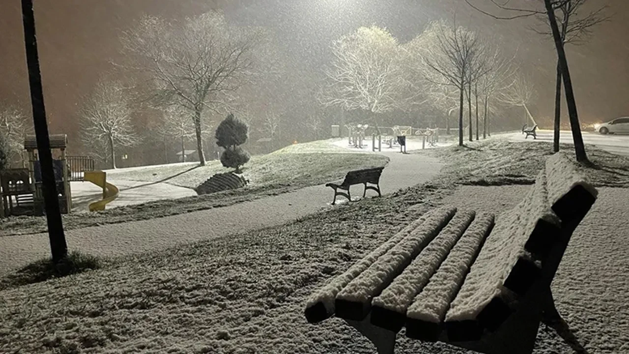 Türkiye'nin yarısını kar fırtınası vuracak! Meteoroloji, AFAD ve İçişleri Bakanlığı'ndan peş peşe uyarılar: Buzlanma, don, tipi