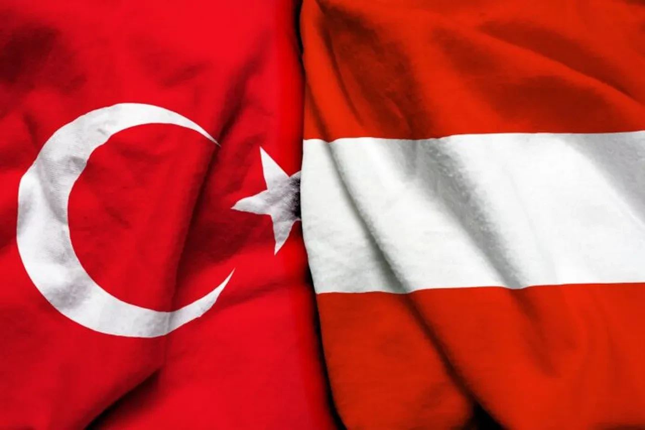 Türkiye-Avusturya bayrakları
