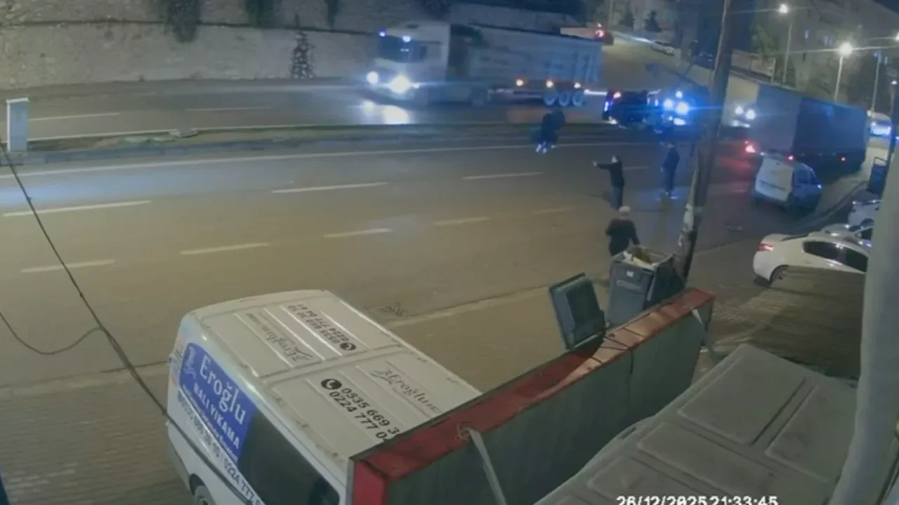 Acemi sürücü kontrolden çıktı, taklalar atarak çarptı