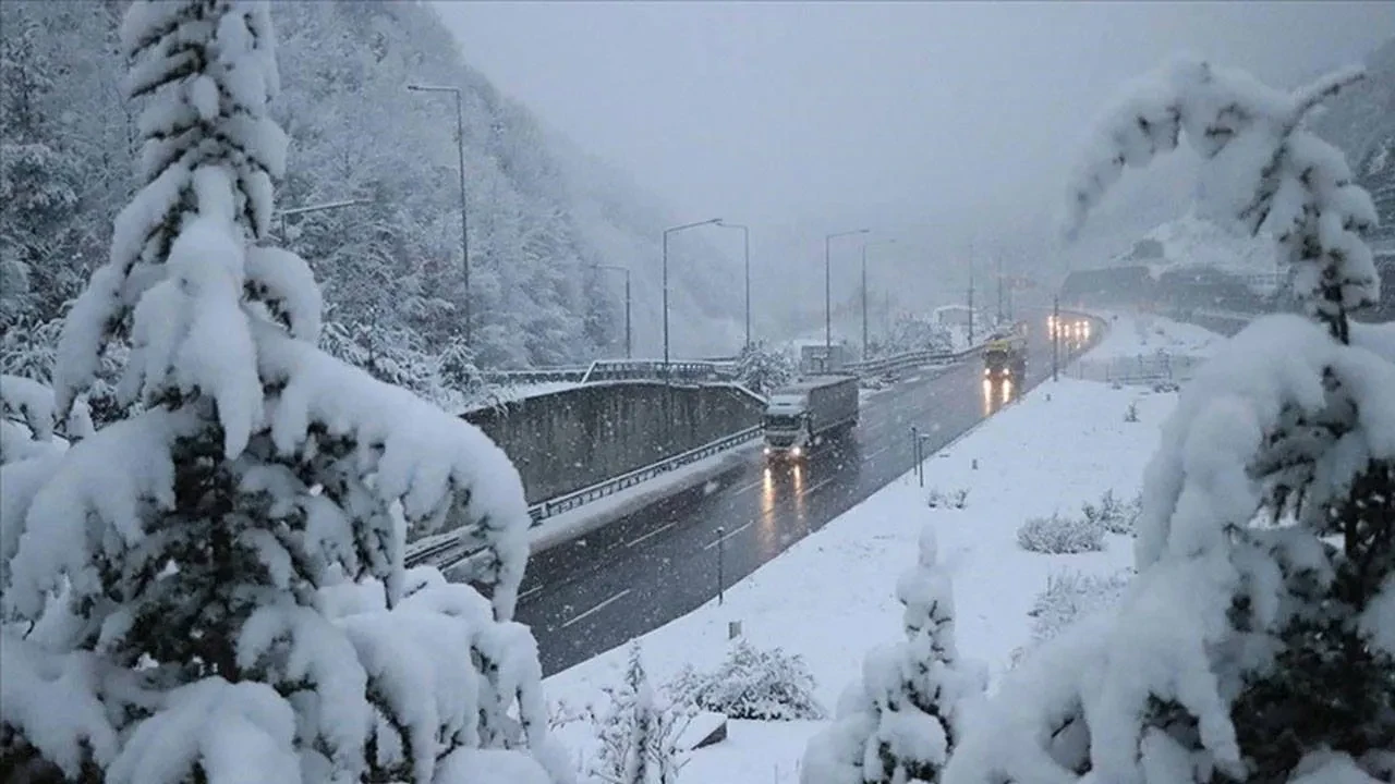 Türkiye'de kar nöbeti başladı! Bakan Uraloğlu duyurdu: Turuncu ekipler 7/24 sahada