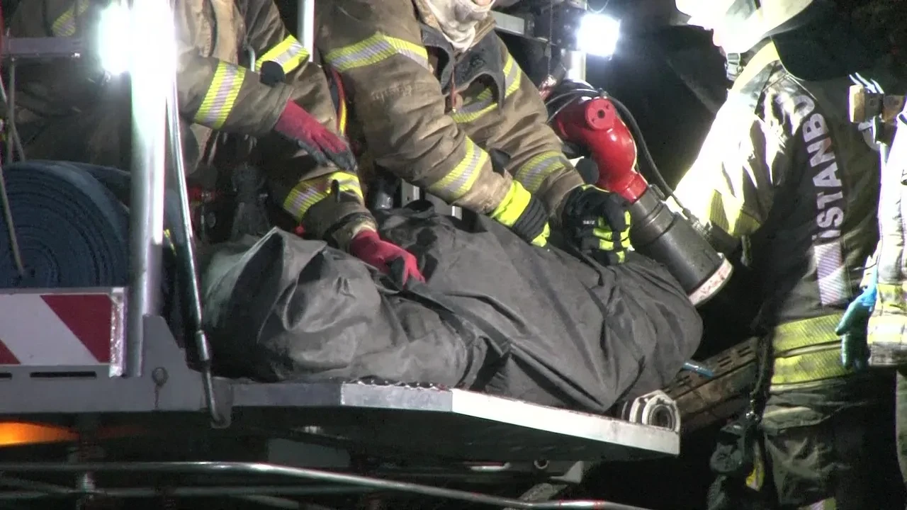 Başakşehir Atatürk Oto Sanayi'de alevler yükseldi: Acı haber geldi